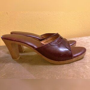 1970s Etienne Aigner leather slide heels in signature oxblood and oxford detail